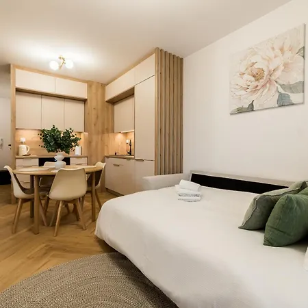 Posnania Deluxe By Bookinghost *