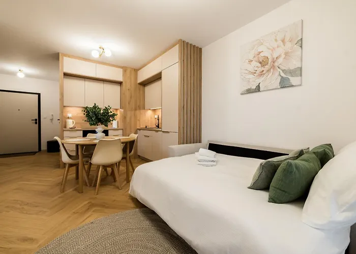 Posnania Deluxe By Bookinghost *