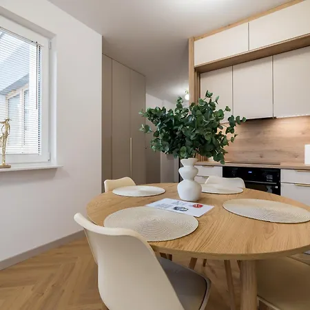 Apartment Posnania Deluxe By Bookinghost